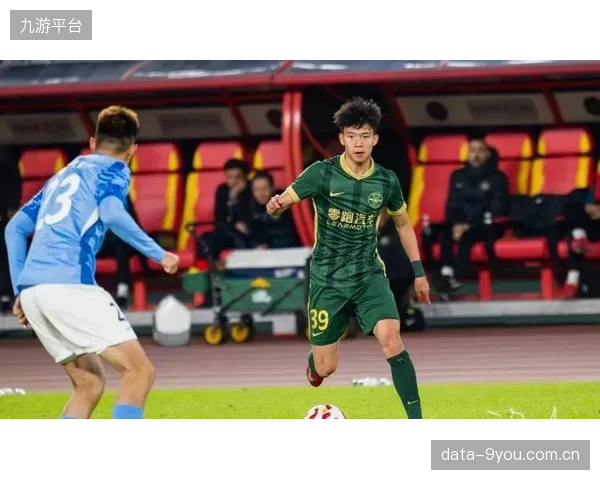 年轻球员王钰栋表现抢眼，成为浙江队锋线未来的希望。